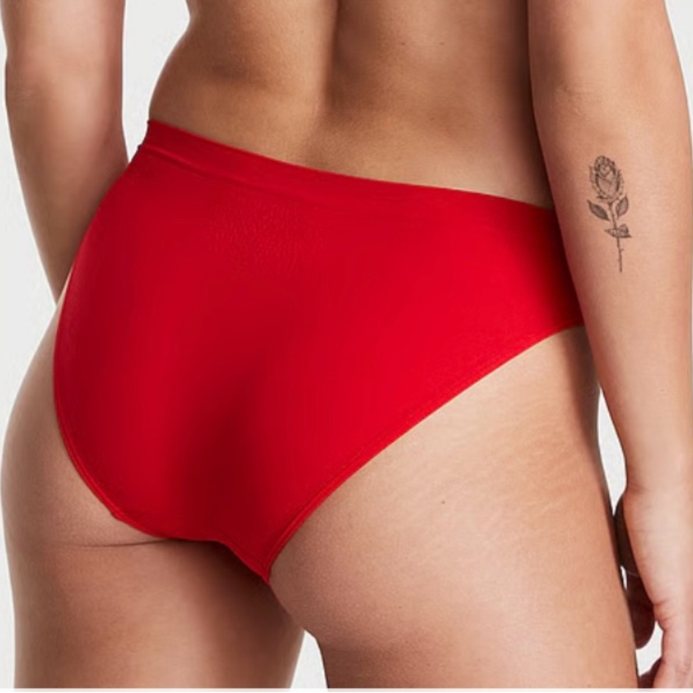 NWT Victoria’s Secret Seamless Bikini Panty in Smooth Size S/P Color Red